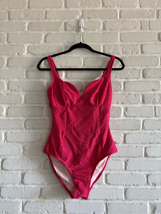 Cupshe Other - Cupshe Strawberry Lurex Jacquard Tummy Control One-Piece Swimsuit, Size Medium.